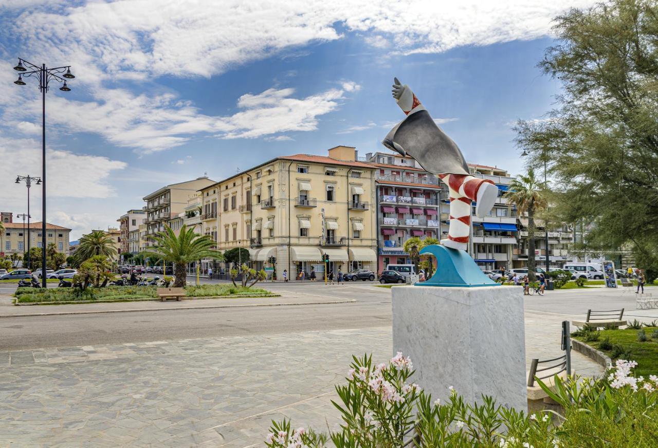 Hotel La Pace Viareggio Exteriör bild