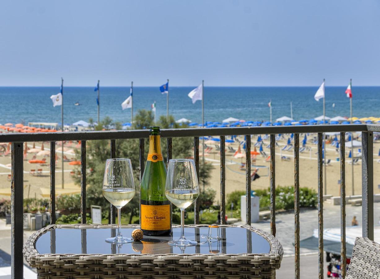 Hotel La Pace Viareggio Exteriör bild