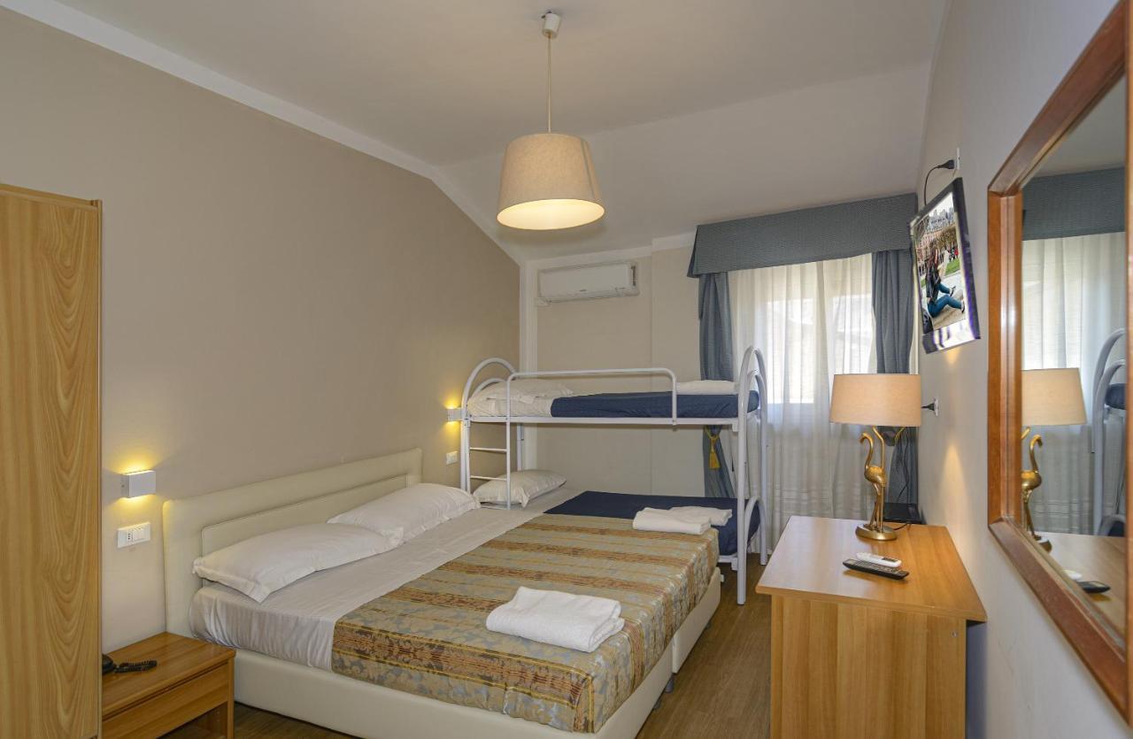 Hotel La Pace Viareggio Exteriör bild